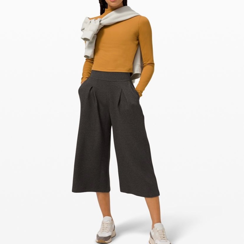 LULULEMON - CAN YOU FEEL THE PLEAT CROP BLK 4